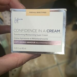 IT Cosmetics Cofidence In A Cream